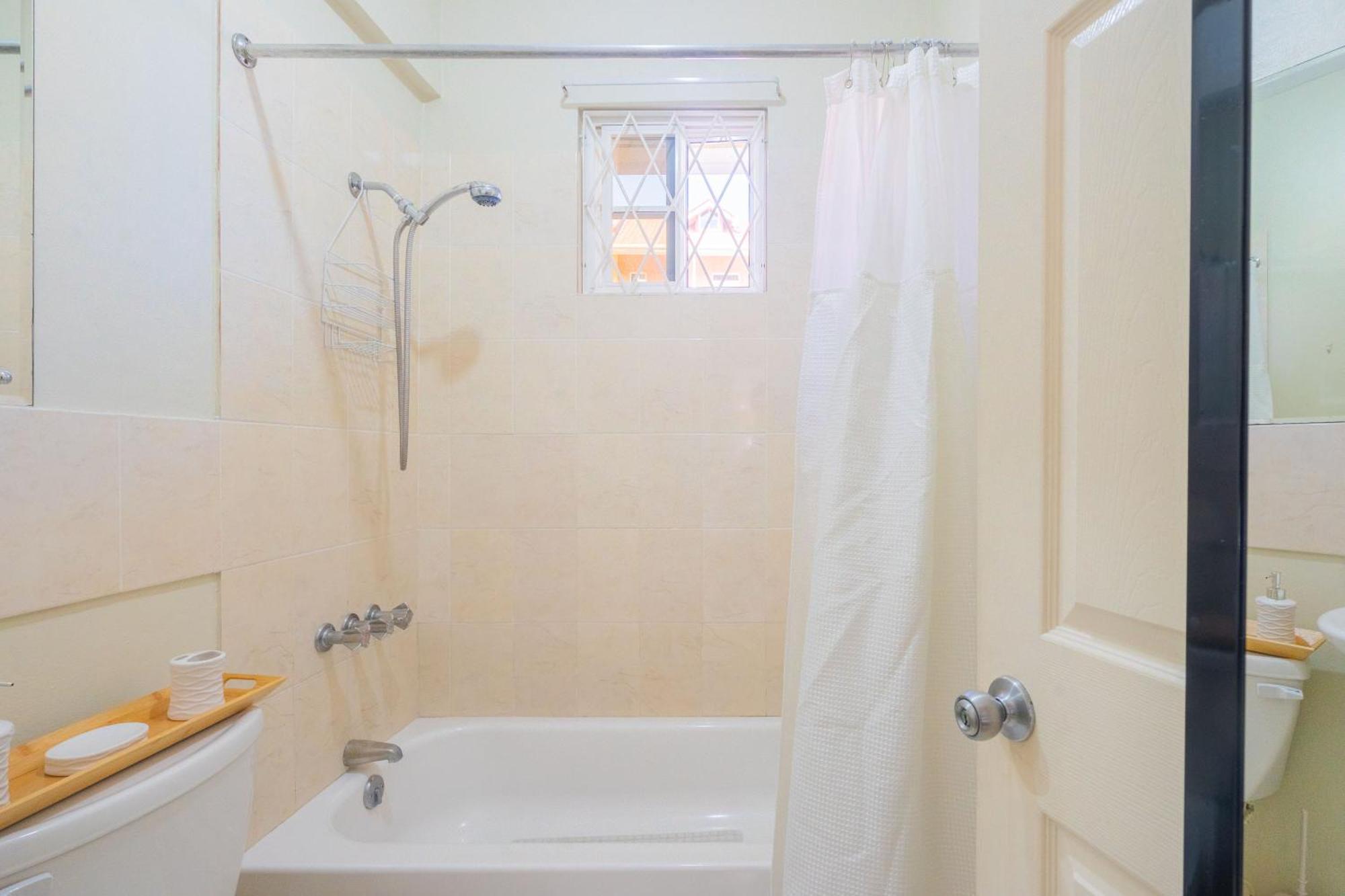 Musgrave Annex- Comfy 1 Bedroom Apartment On The Ground Floor Кингстън Екстериор снимка