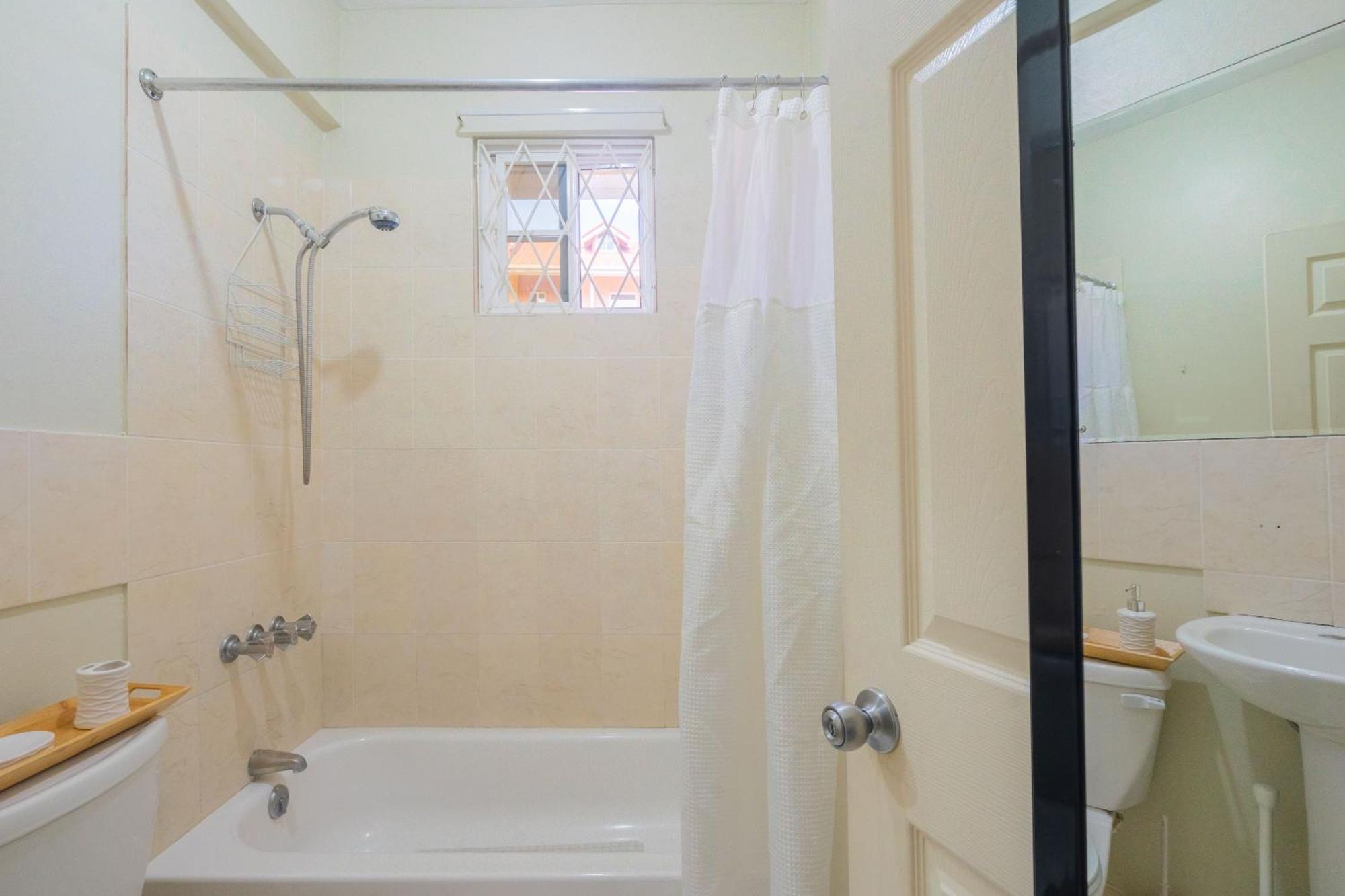 Musgrave Annex- Comfy 1 Bedroom Apartment On The Ground Floor Кингстън Екстериор снимка